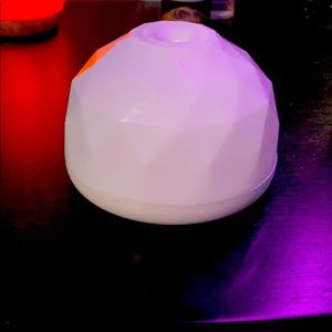 Never used color changing oil defuser